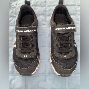 Under Armour Black Sneakers with Velcro Strap and Chunky Sole